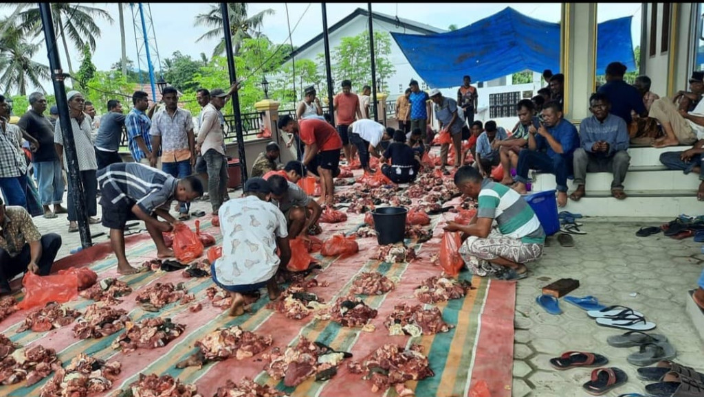 kegiatan gotong royong acara qurban